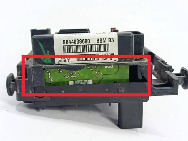 Skrzynka bezpieczników 9644038680 PEUGEOT