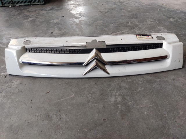 Atrapa chłodnicy 9644757977 PEUGEOT