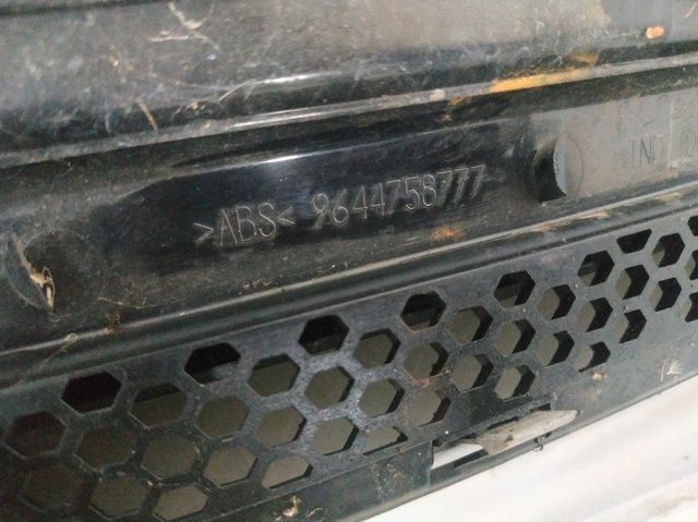 Atrapa chłodnicy 9644758777 PEUGEOT