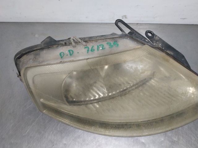 Reflektor prawy 9647214180 PEUGEOT