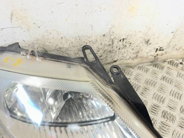 Reflektor prawy 9647214180 PEUGEOT