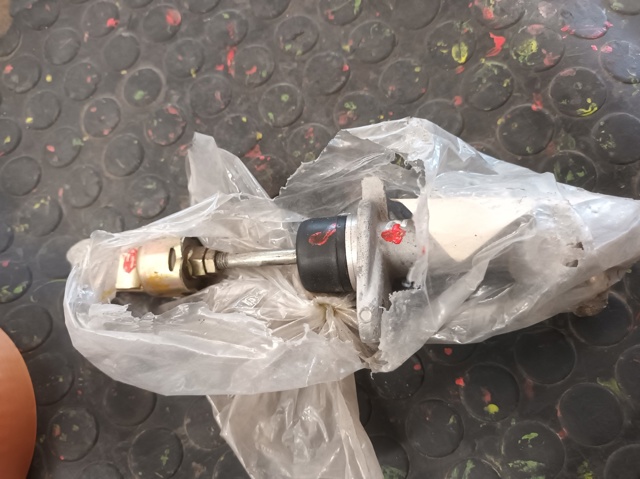 Cylinder sprzęgła główny 96494422 GM