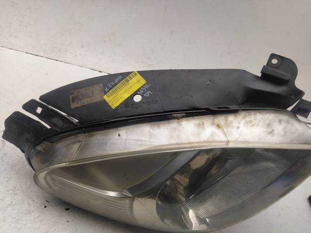 Reflektor prawy 9649557380 PEUGEOT