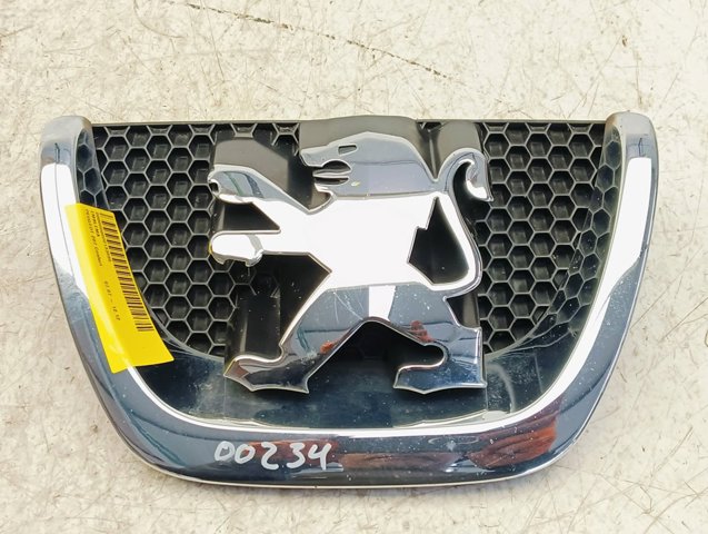 Emblemat na zderzak przedni 9649670480 PEUGEOT