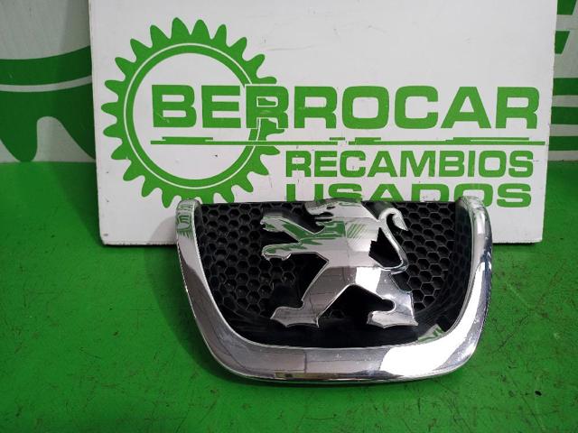 Emblemat na zderzak przedni 9649670480 PEUGEOT