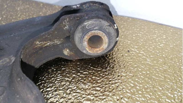 Silentblock przedniego wahacza dolnego 96535087 GM