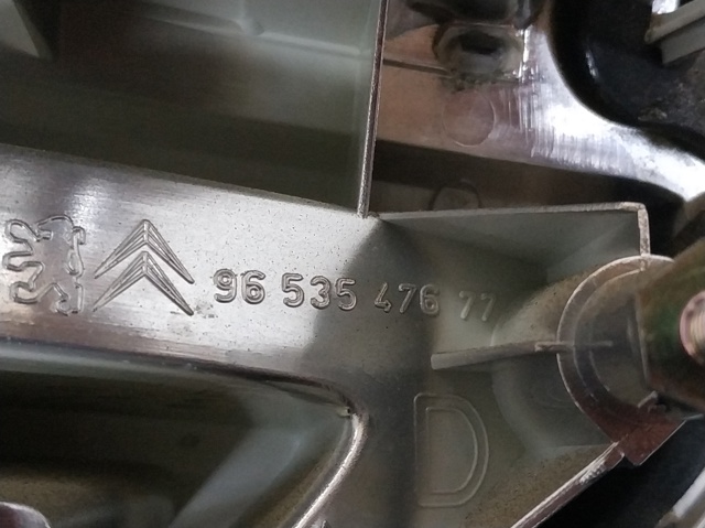 Lampa zespolona tylna prawa wewnętrzna 9653547677 PEUGEOT