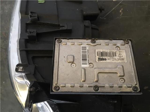 Reflektor prawy Peugeot 607 9D, 9U