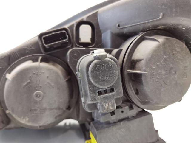 Reflektor prawy Peugeot 607 9D, 9U