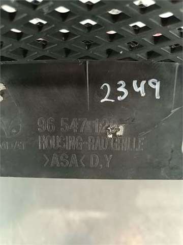 Atrapa chłodnicy 96547129 GM