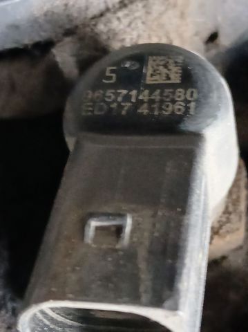 Wtryskiwacz paliwa 9657144580 PEUGEOT