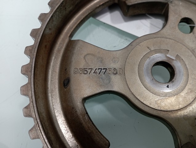 Koło zębatewalcowe wałka rozrządu silnika 9657477580 PEUGEOT