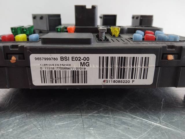 Skrzynka bezpieczników 9657999780 PEUGEOT