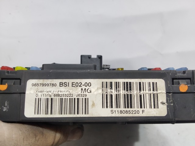 Skrzynka bezpieczników 9657999780 PEUGEOT