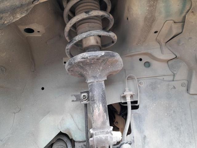 Amortyzator przedni prawy 96586886 GM