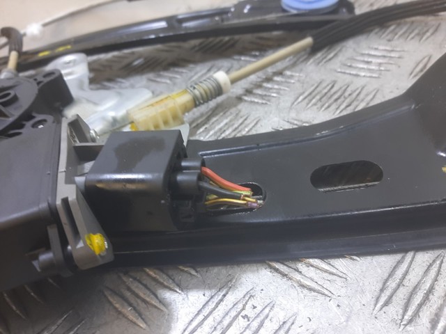Mechanizm podnoszenia szyby drzwi przednich prawych 965873102 OPEL