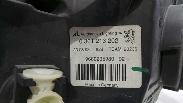 Reflektor prawy 9660235980 PEUGEOT