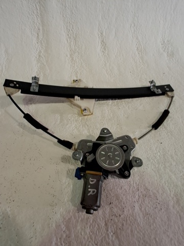 Mechanizm podnoszenia szyby drzwi przednich prawych 96624333 GM
