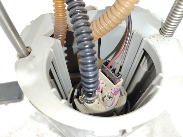 Moduł pompy paliwowej z czujnikiem poziomu paliwa Opel Antara L07