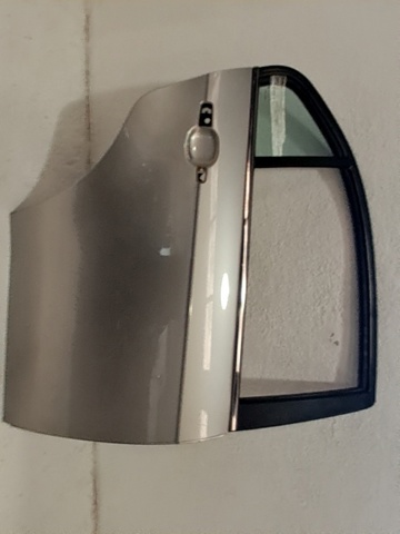Drzwi tylne prawe 96635658 GM