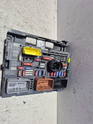 Skrzynka bezpieczników 9667044880 PEUGEOT