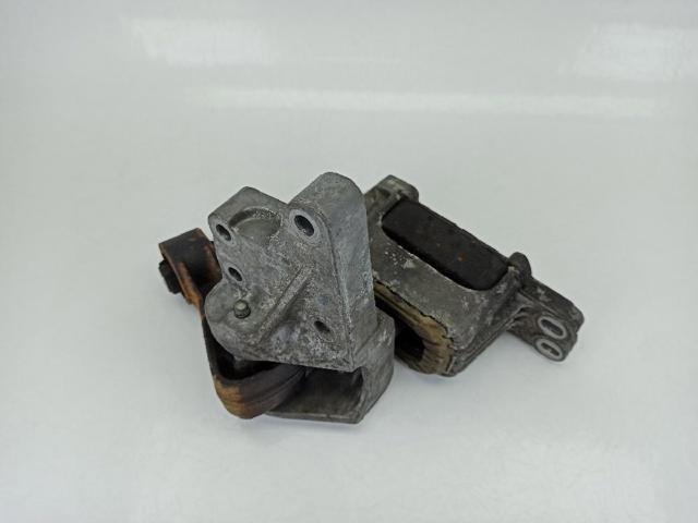 Poduszka (podpora) silnika prawa dolna 9670282280 PEUGEOT