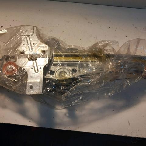 Mechanizm podnoszenia szyby drzwi przednich prawych 9673155180 PEUGEOT