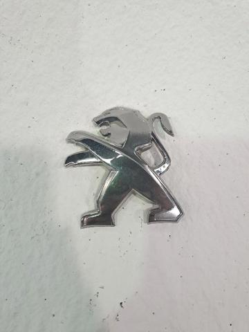 Kupić Emblemat na klapę bagaznika (znaczek firmowy) Peugeot 208  CA, CC w dobrej cenie