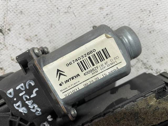 Mechanizm podnoszenia szyby drzwi przednich prawych 9674032680 PEUGEOT