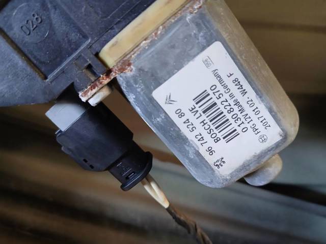 Mechanizm podnoszenia szyby drzwi przednich prawych 9674252480 PEUGEOT