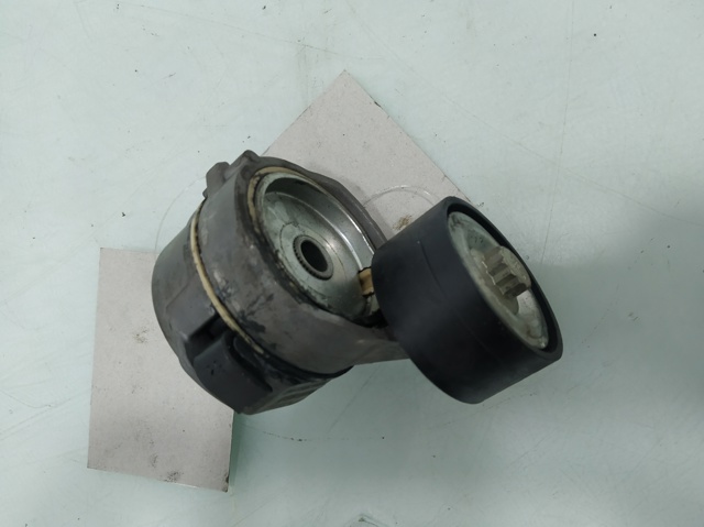 Napinacz paska napędowego 9675874680 PEUGEOT