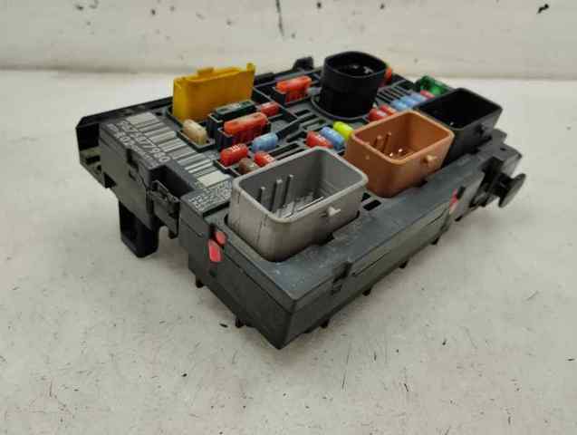 Skrzynka bezpieczników 9675877980 PEUGEOT