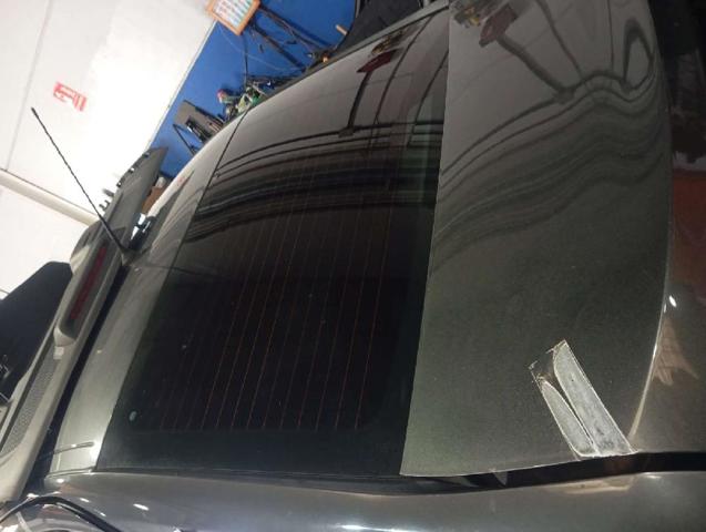 Szyba tylna Peugeot 301