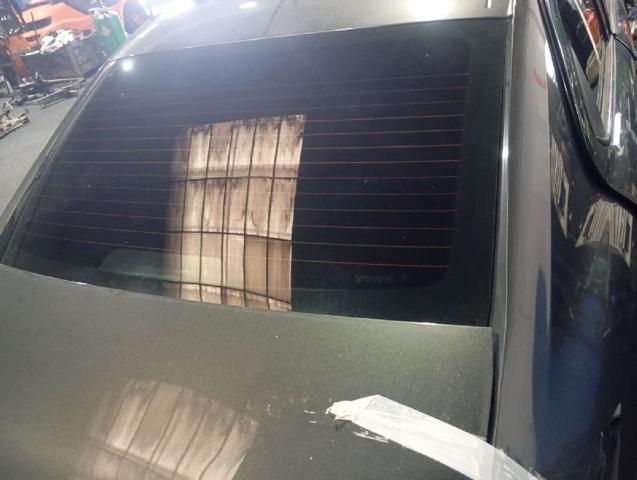 Szyba tylna Peugeot 301