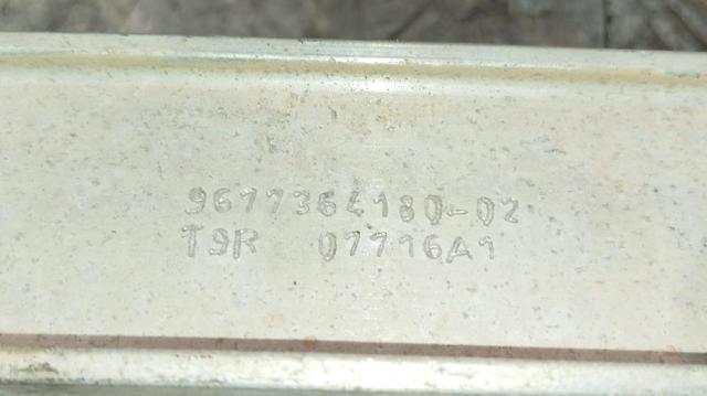 Wzmocnienie zderzaka przedniego 9677364180 PEUGEOT