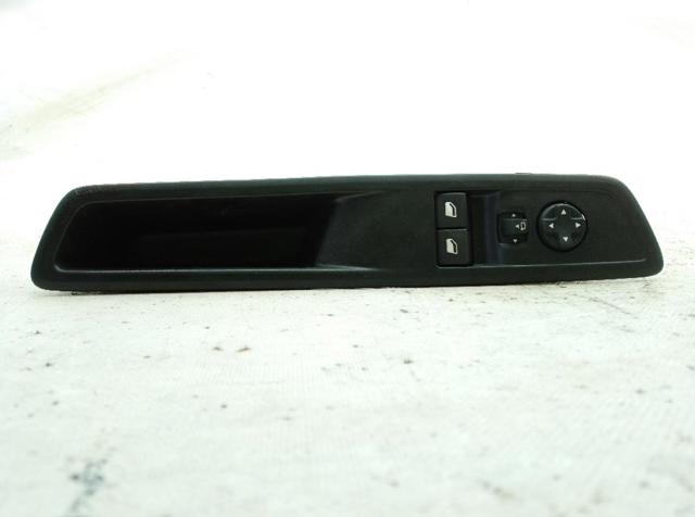 Panel przyciskowy sterowania podnośnikiem szyby przedni lewy 96784561ZD OPEL