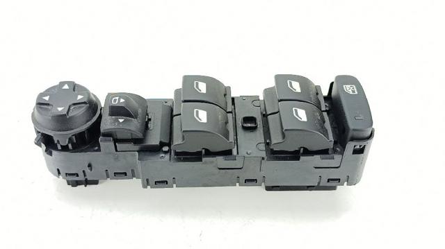 Panel przyciskowy sterowania podnośnikiem szyby przedni lewy 96788264ZD OPEL