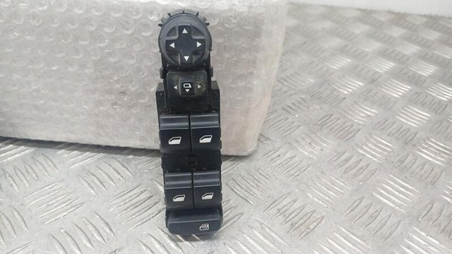 Panel przyciskowy sterowania podnośnikiem szyby przedni lewy 96788264ZD OPEL
