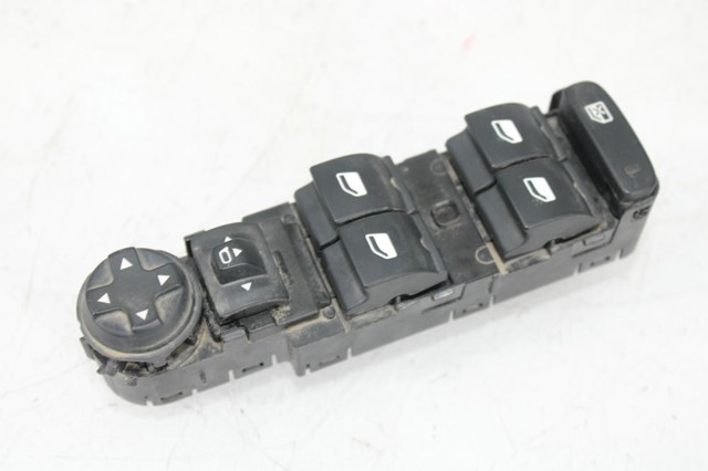 Panel przyciskowy sterowania podnośnikiem szyby przedni lewy 96788264ZD OPEL