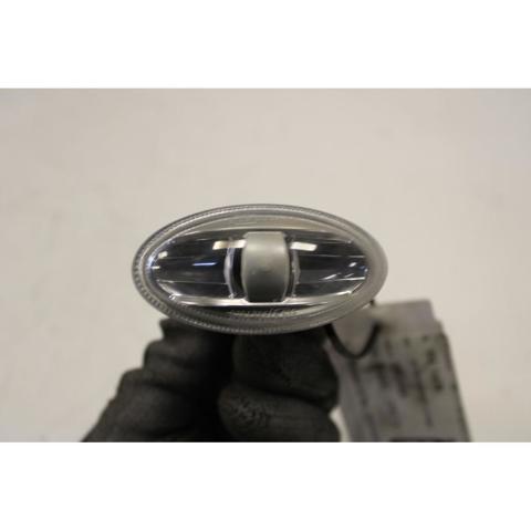 Powtarzacz kierunkowskazu na błotniku 9680057480 PEUGEOT