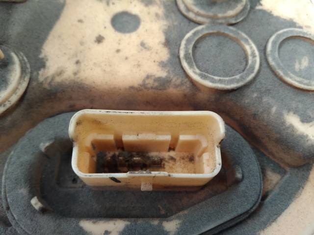 Czujnik poziomu paliwa w zbiorniku 9680353680 PEUGEOT