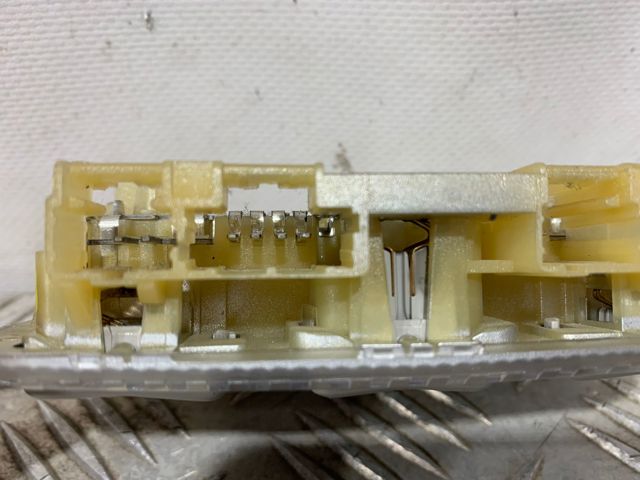 Lampka oświetlenia kabiny tylna 9680713880 PEUGEOT
