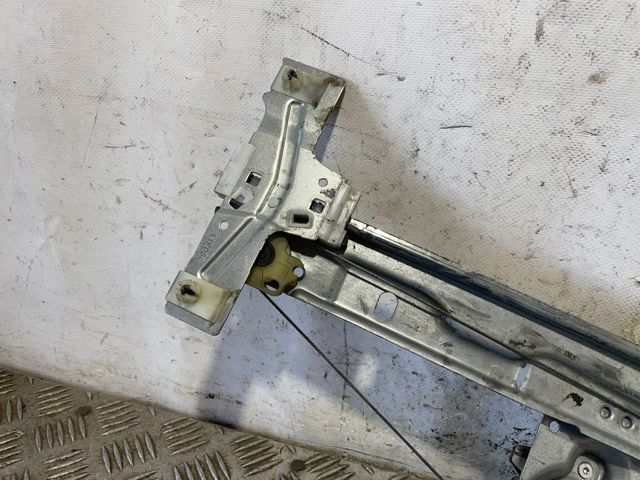 Mechanizm podnoszenia szyby drzwi przednich lewych 9681181980 PEUGEOT