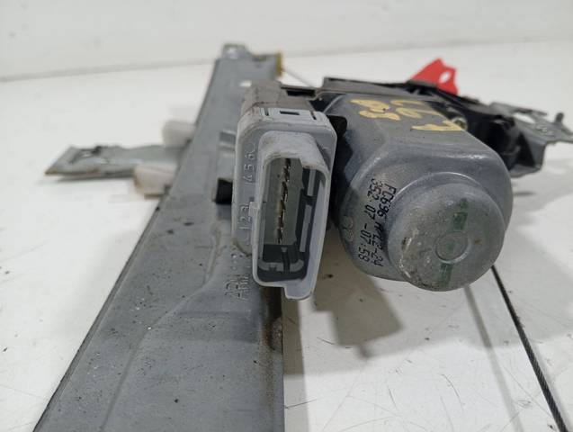 Mechanizm podnoszenia szyby drzwi przednich lewych 9681181980 PEUGEOT