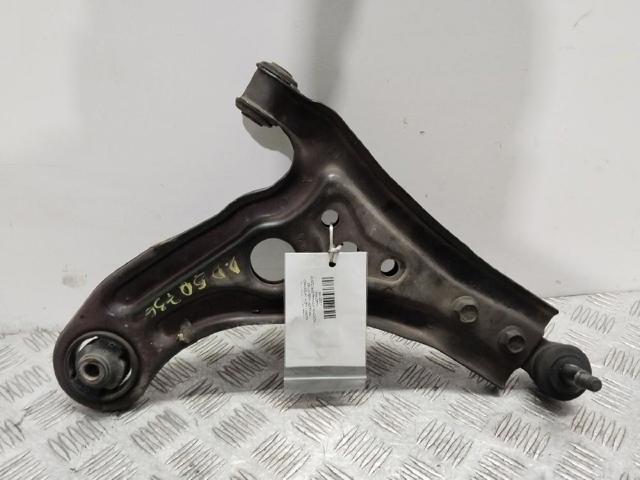 Wahacz zawieszenia przedniego dolny prawy 96815894 GM