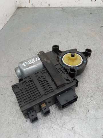 Mechanizm podnoszenia szyby drzwi przednich prawych 9682495580 PEUGEOT