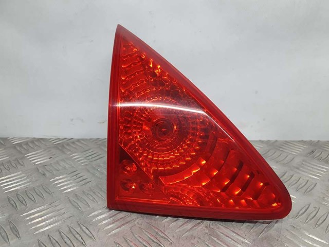 Lampa zespolona tylna lewa wewnętrzna 9683461080 PEUGEOT