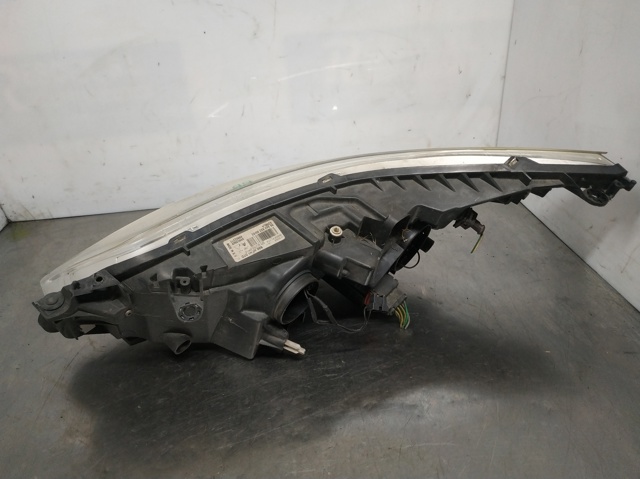Reflektor prawy 9684382280 PEUGEOT