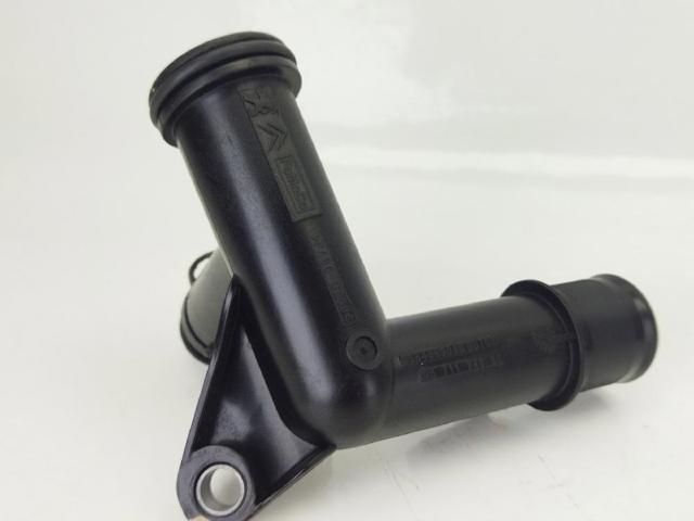 Kołnierz układu chłodzenia (trójnik) Peugeot 508 1 8D