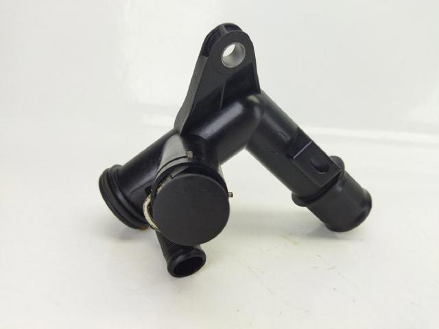 Kołnierz układu chłodzenia (trójnik) Peugeot 508 1 8D